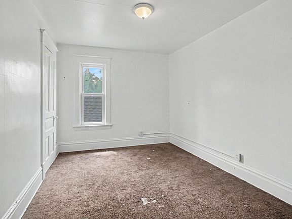 5th image of 945 Sheridan Ave SW