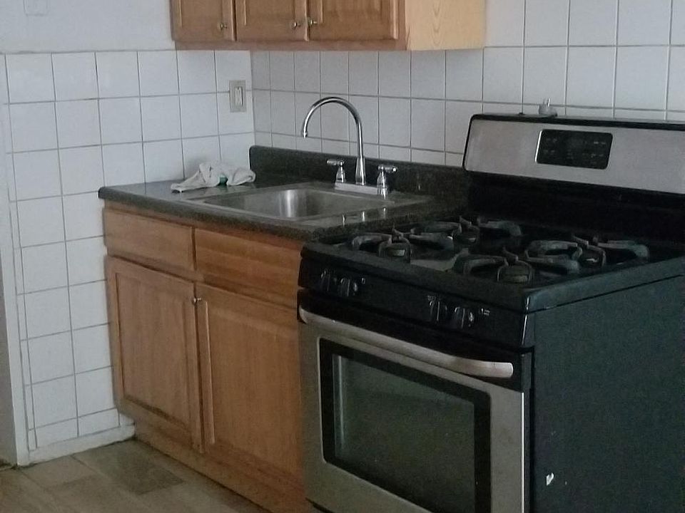2nd image of 271 Crescent Pl #2