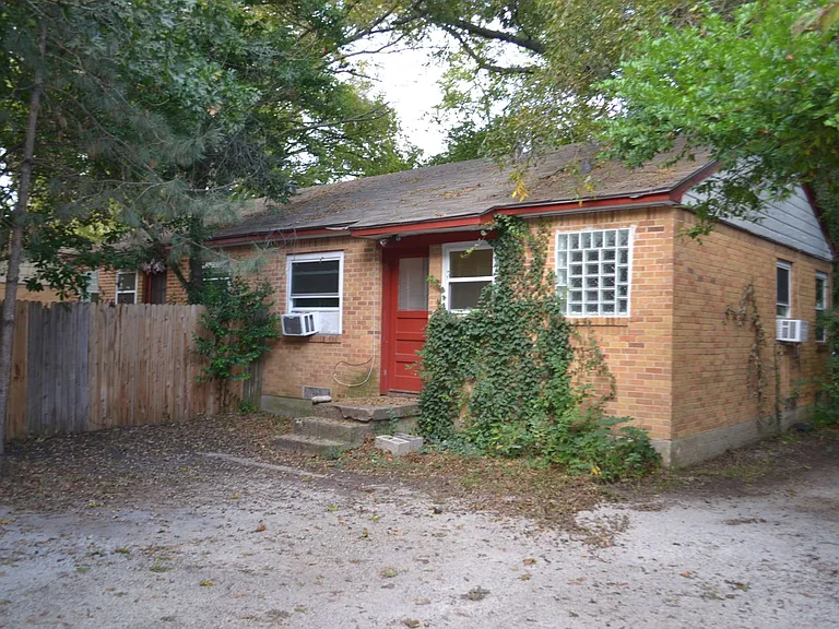 904 Denton St — Photo 10