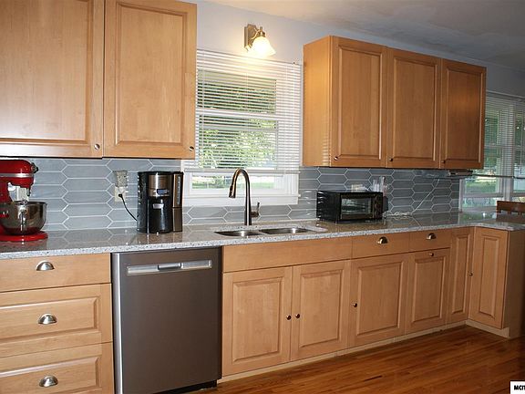 2nd image of 821 6th Pl SE