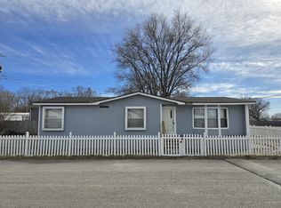 5501 Lakefront Ln W #27, Saint Joseph, MO 64504