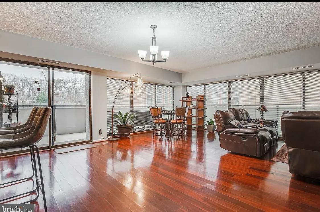 3 bed, 2.5 bath, 1564 sqft, $1,350 — Photo 3
