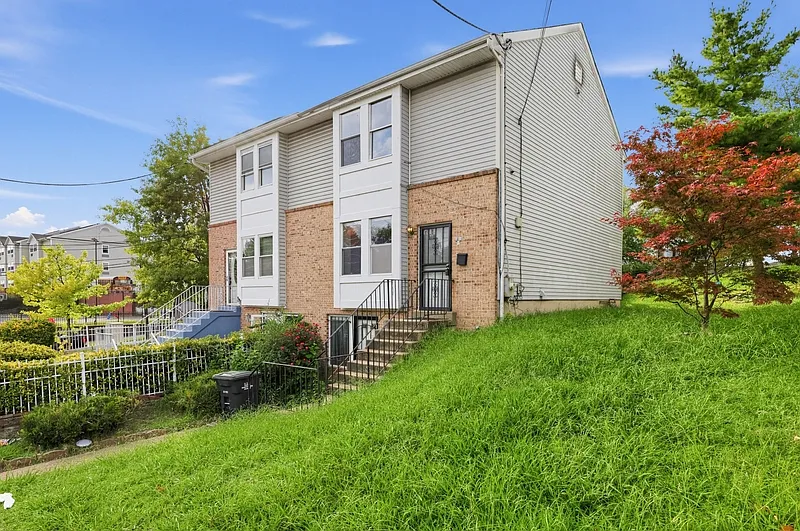 1 bed, 1.0 bath, 600 sqft, $1,200 — Photo 1