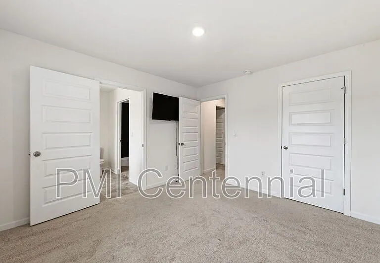 192 Hampton Cir — Photo 23