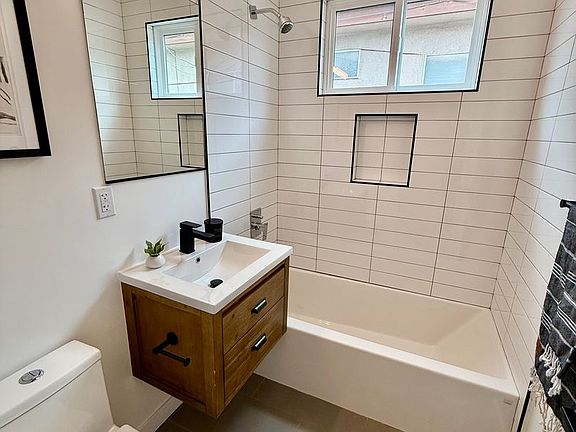 5th image of 1319 S Saint Andrews Pl #9