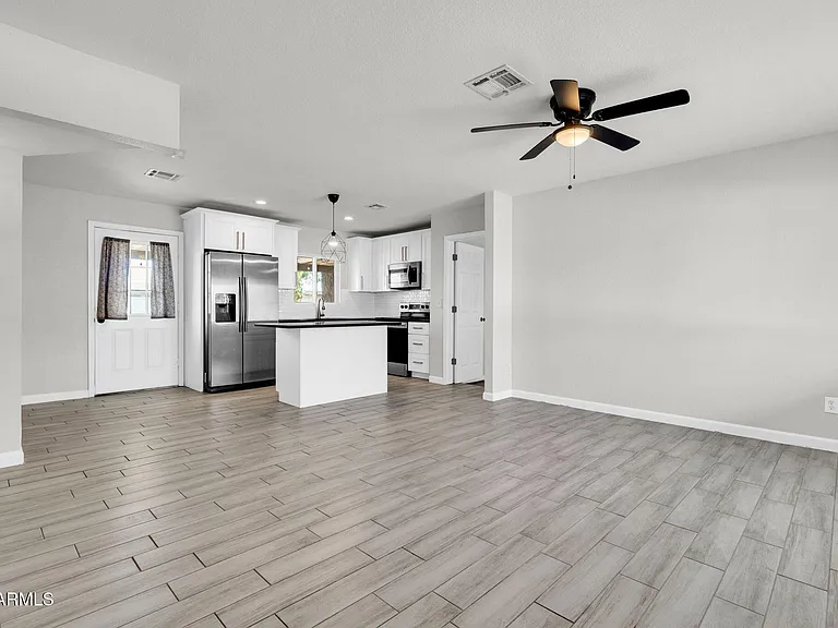 449 E Harmony Ave — Photo 6