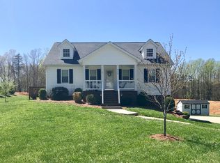 343 Crestwood Dr, Pilot Mtn, NC 27041
