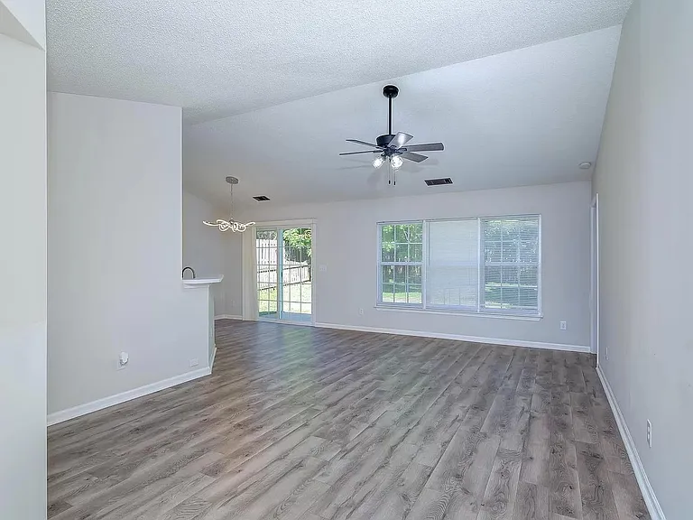 784 Waterbrook Ln — Photo 8
