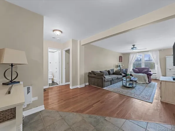 241-20 Northern Boulevard #6M, Douglaston, NY 11362