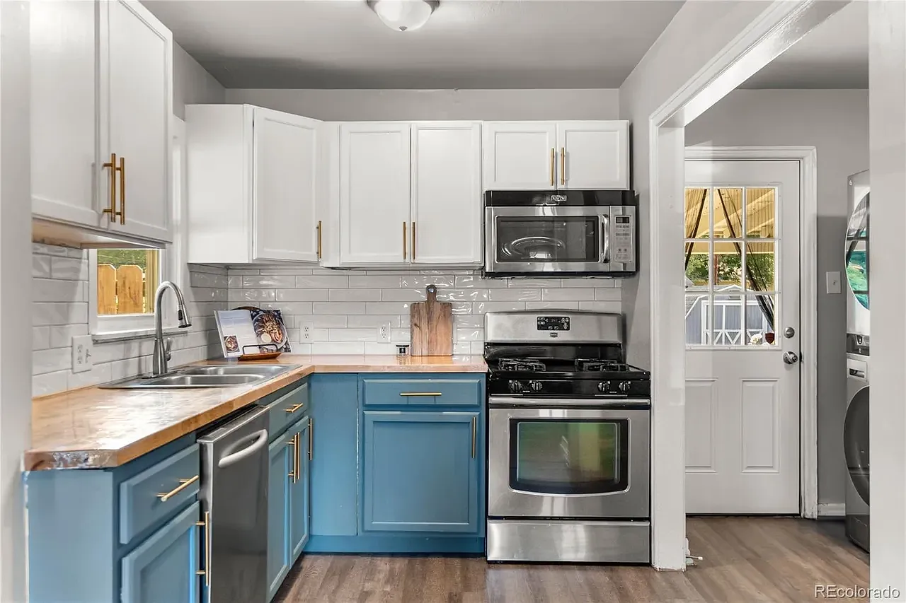 2 bed, 705 sqft, $2,000 — Photo 2