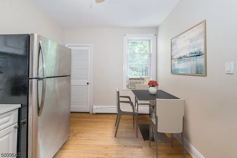 3 bed, 2.0 bath, $3,690 — Photo 4
