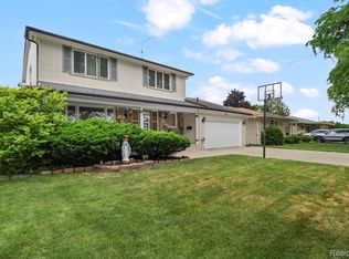 26449 Haverhill Dr, Warren, MI 48091