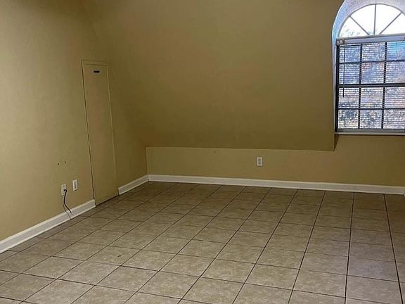 5th image of 103-107-119 Alice Dr #12