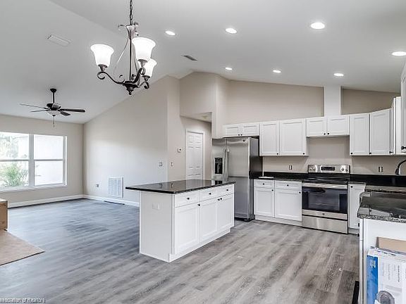 3rd image of 6905 Shasta Daisy Blvd