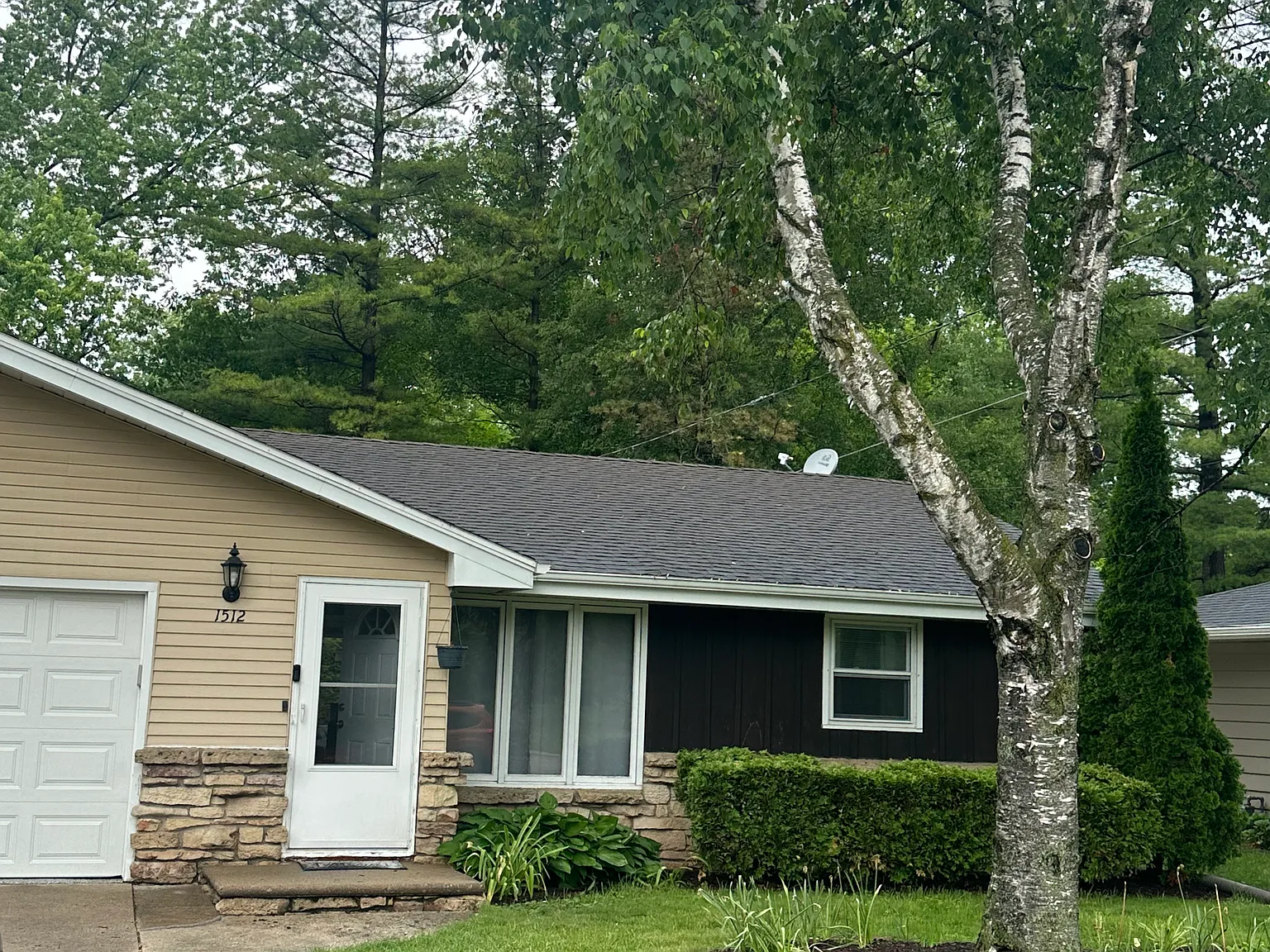 1512 Acorn Dr — Photo 3