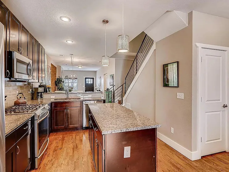 2429 N Clarkson St — Photo 6