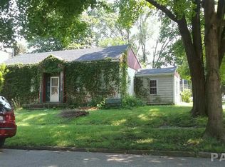 249 N 2nd Ave, Canton, IL 61520