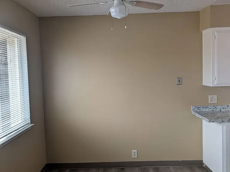946 S Barrett Rd — Photo 3