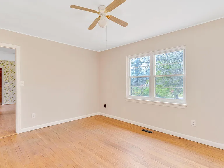 1109 James Blvd — Photo 16