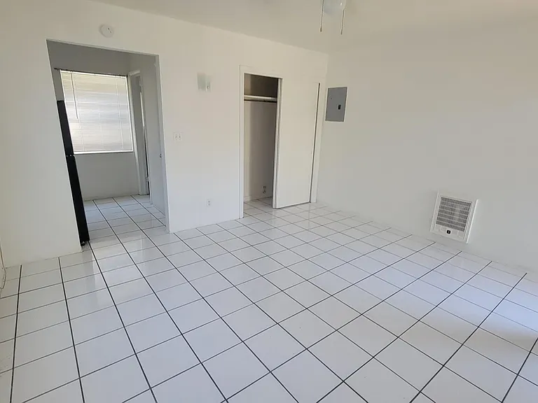 1927 Lincoln St #4 — Photo 4