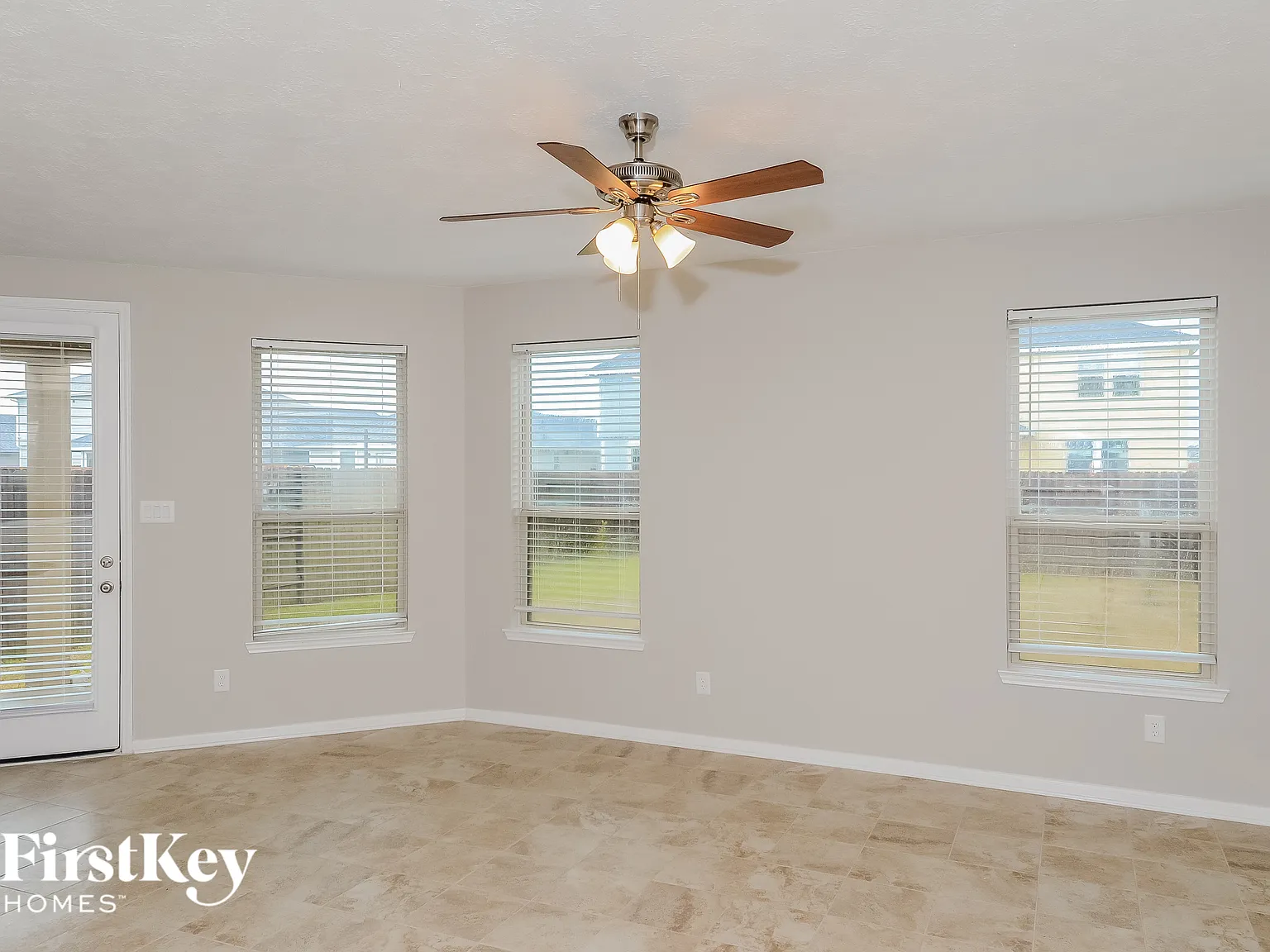 3 bed, 2.5 bath, 2502 sqft, $2,565 — Photo 2