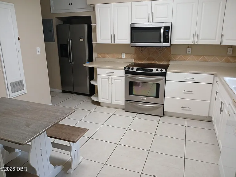 202 Tarragona Way — Photo 3