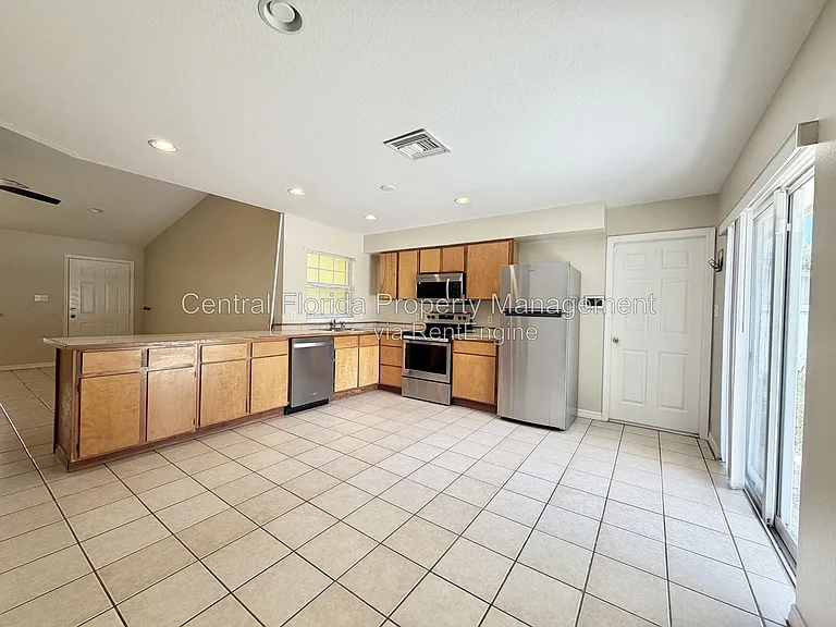 939 Pecan St — Photo 3