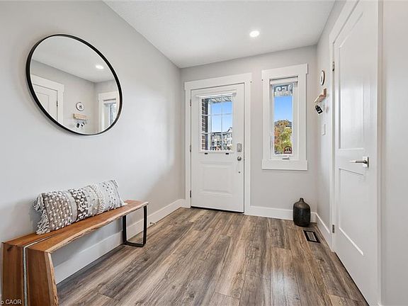 4th image of 153 Rochefort St