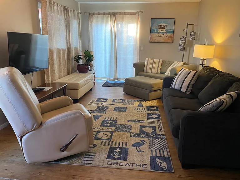 1159 Montauk Ln — Photo 4