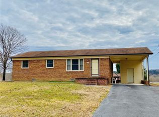 205 Arlington St, Mount Airy, NC 27030