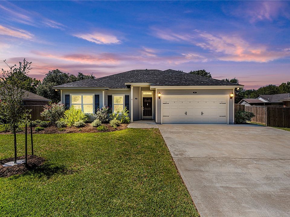 1st image of 4 Brady Dr