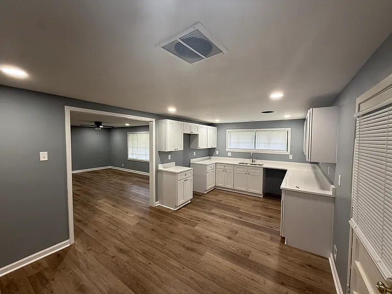 1562 Jay Cv — Photo 2
