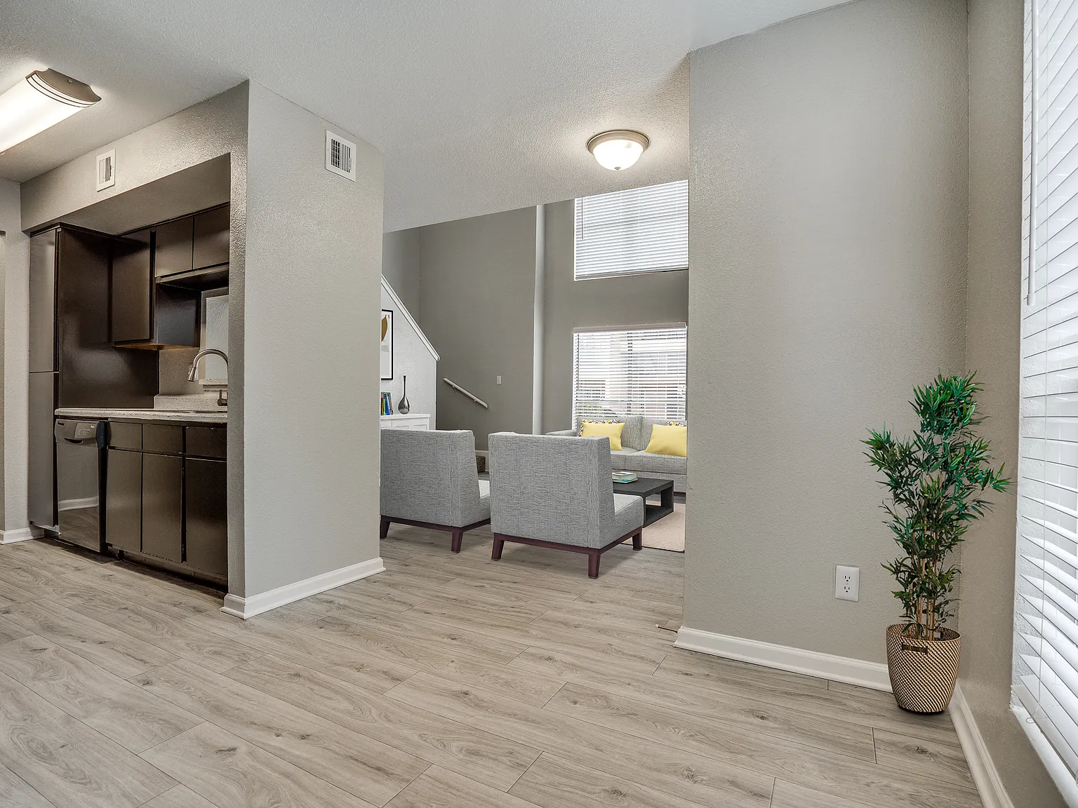 Seacrest Apartments — Photo 3
