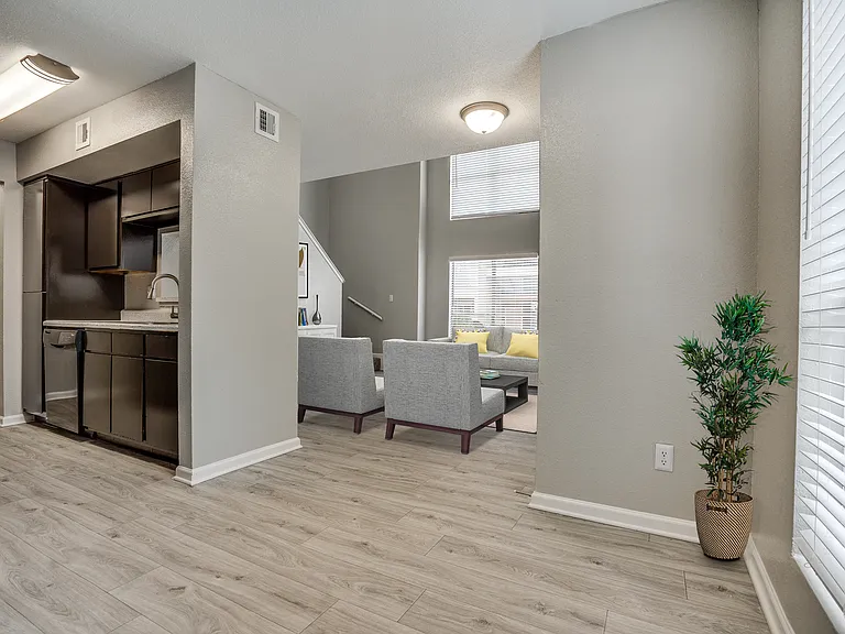 Seacrest Apartments — Photo 3