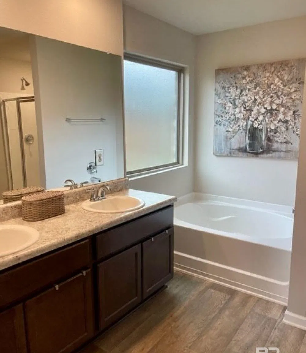 4 bed, 2.0 bath, 1852 sqft, $1,800 — Photo 3