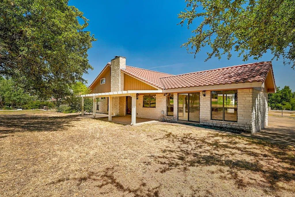 4 bed, 3.5 bath, 2827 sqft, $2,950 — Photo 1
