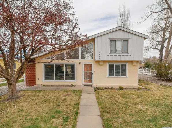 1223 Fetterman Dr, Laramie, WY 82070