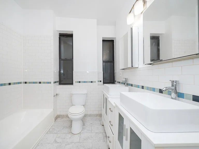 300 E 5th St #1 — Photo 5