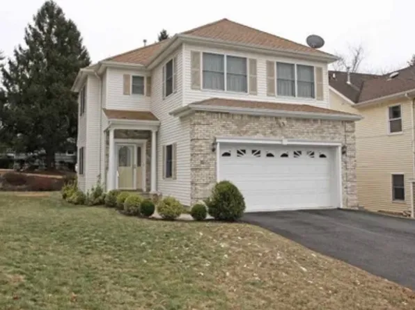 32 Oak Tree Ln, Bloomfield, NJ 07003