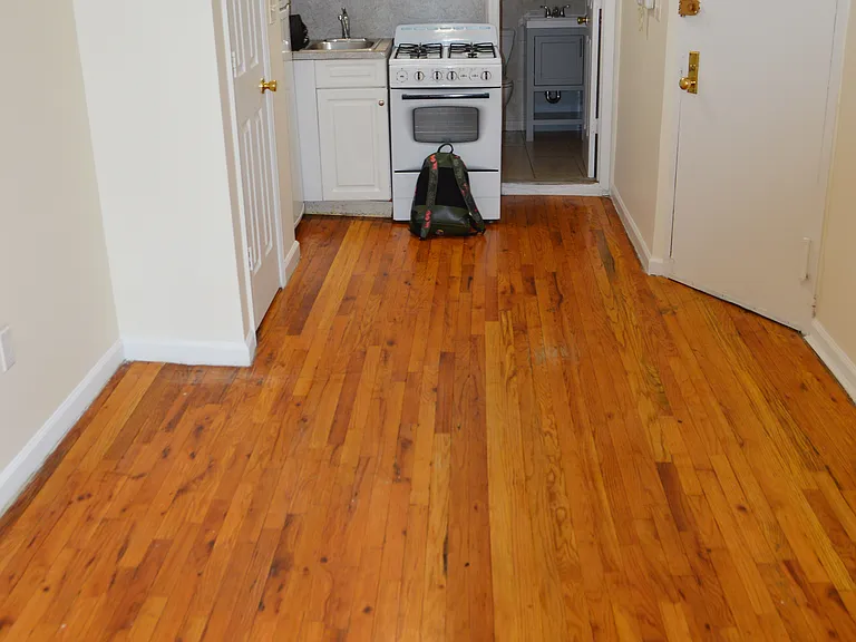 324 E 6th St #1 — Photo 10