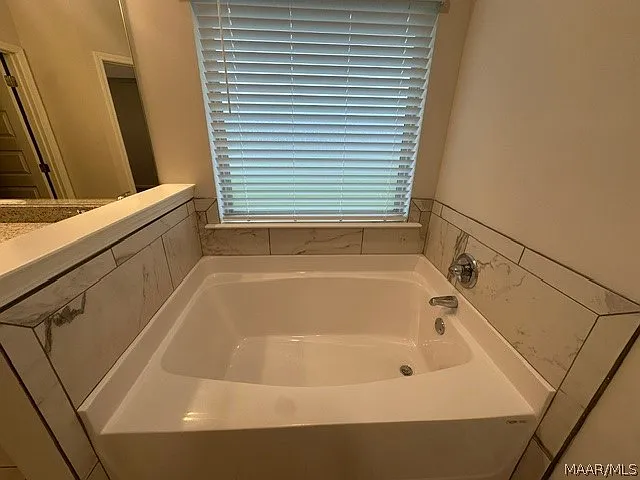 444 Country Club Dr — Photo 24