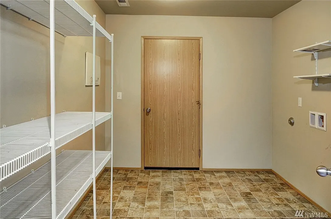 4 bed, 2.5 bath, 2102 sqft, $2,750 — Photo 4