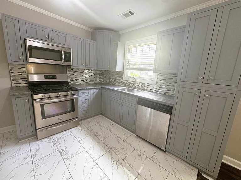 514 Western Dr — Photo 8