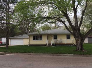 1438 Howard St, Saint Peter, MN 56082