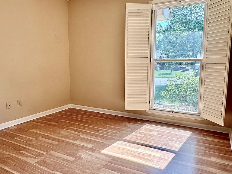 1424 Clear Brook Dr — Photo 11