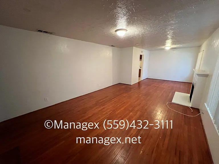 2836 N Cedar Ave — Photo 2