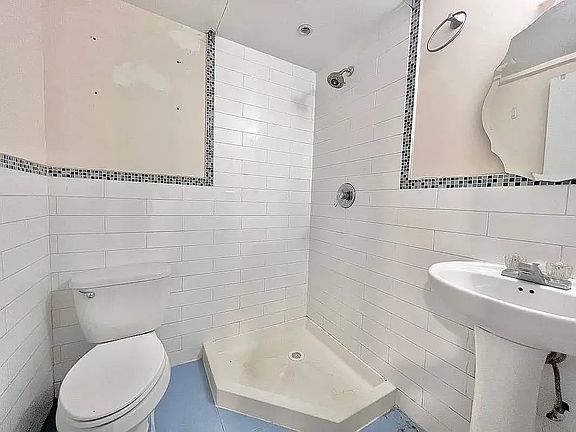 5th image of 64 Steuben St APT 1R