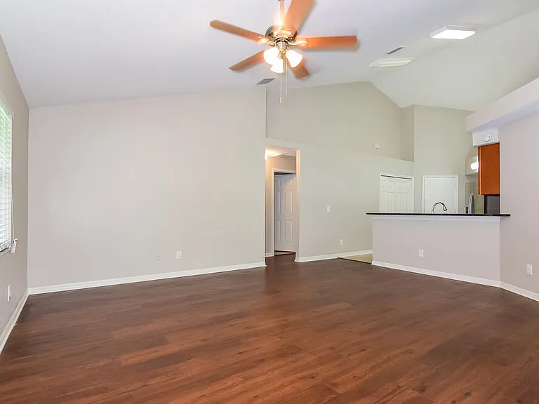 2212 Kenwick Dr — Photo 4