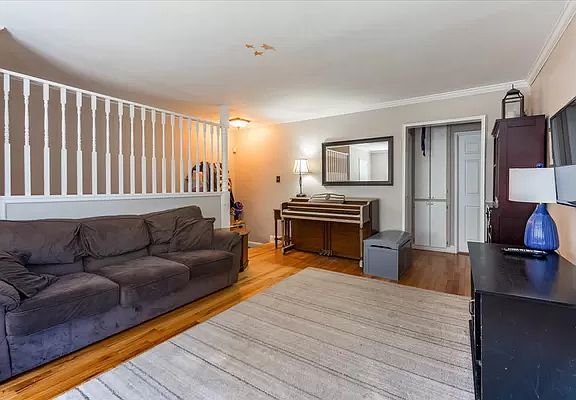 5th image of 224-25 Kingsbury Avenue #B