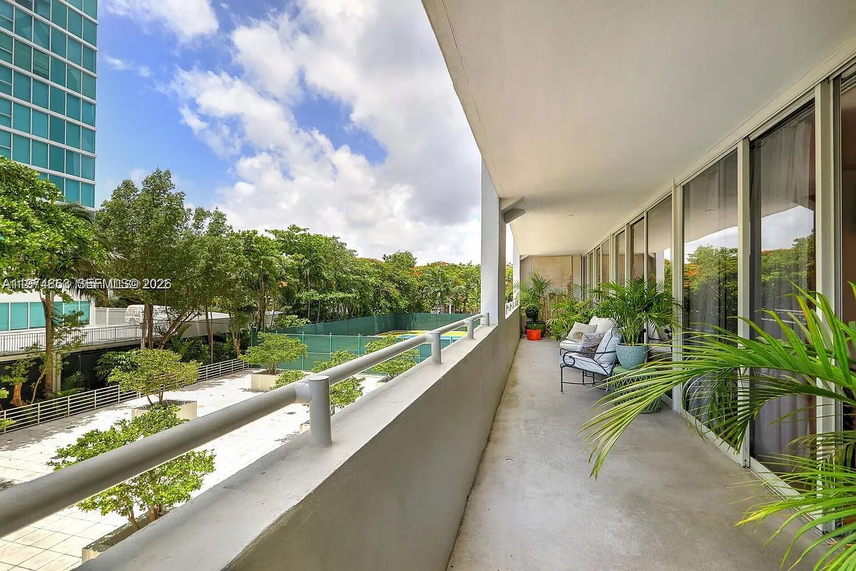 Building Photo - 2025 Brickell Ave #503